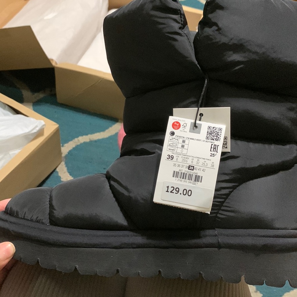 Brand new tag still on ZARA black bubble boots Size 8 women